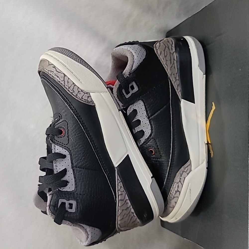 Jordan 11 Retro Low - Black and Gray